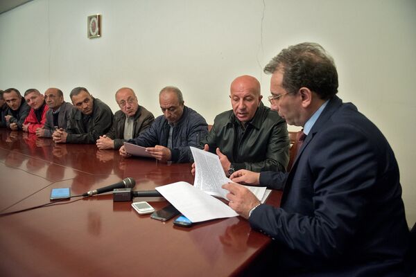 Таксисты предъявили требования Правительству РА Таксисты предъявили требования Правительству РА - Sputnik Արմենիա