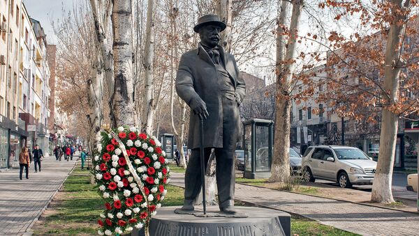 Возложение венков к памятнику Манташева - Sputnik Армения