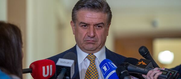 Карен Карапетян отвечает на вопросы журналистов после завершения заседания комиссии по изучению обстоятельств апрельской войны 2016 года в Карабахе (11 мая 2020). Еревaн Карен Карапетян отвечает на вопросы журналистов после завершения заседания комиссии по изучению обстоятельств апрельской войны 2016 года в Карабахе (11 мая 2020). Еревaн - Sputnik Արմենիա