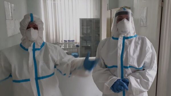 Мое сердце играет для тебя: в гюмрийской инфекционке врачи поют для пациентов - видео - Sputnik Армения