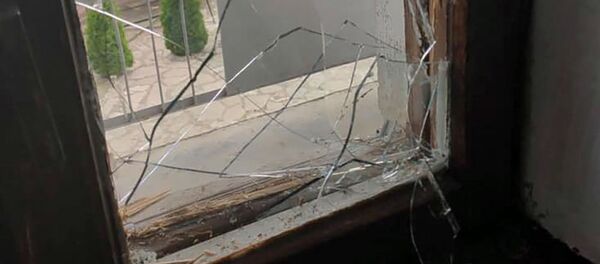 Обстрелянное со стороны Азербайджана окно жилого дома в селе Беркабер, Тавуш - Sputnik Армения