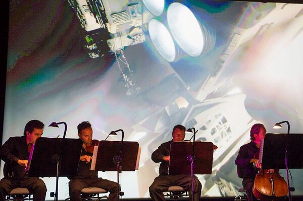 Ханс Зиммер и Брайан Мэй готовы, ждут Маска - как армянин пытается спасти туризм Армении - Sputnik Армения