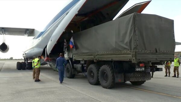 Российские военные специалисты возвращаются на родину из Италии - Sputnik Армения