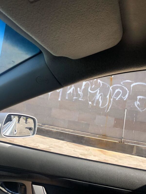 Լակոտի ձեռքի գործ է. Մարտունու համայնքապետը` վարակված ընտանիքի տան վրա «հարձակվելու» մասին Լակոտի ձեռքի գործ է. Մարտունու համայնքապետը` վարակված ընտանիքի տան վրա «հարձակվելու» մասին - Sputnik Արմենիա