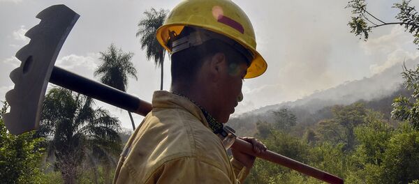 Пожарный готовится к борьбе с лесными пожарами в общине Китунукина, к югу от бассейна Амазонки (28 августа 2019). Боливия Пожарный готовится к борьбе с лесными пожарами в общине Китунукина, к югу от бассейна Амазонки (28 августа 2019). Боливия - Sputnik Արմենիա