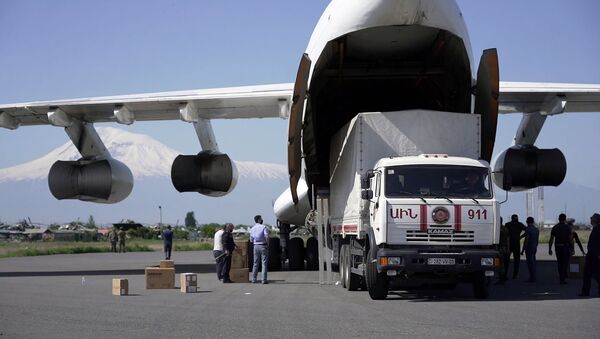 Разгрузка самолета с медикаментами и медоборудованием в аэропорту Звартноц (14 мая 2020). Еревaн - Sputnik Армения