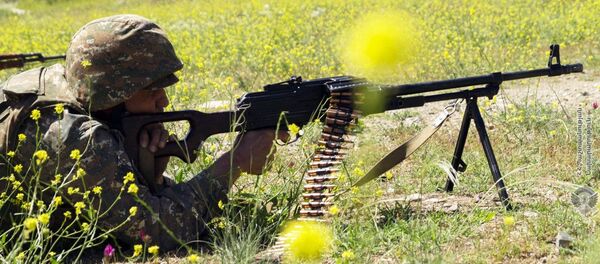 Армянский военнослужащий на учении по стрельбе - Sputnik Армения