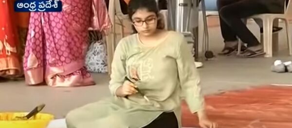 Индианка нарисовала самую большую в мире картину из специй (13 мая 2020). Индианка нарисовала самую большую в мире картину из специй (13 мая 2020). - Sputnik Армения