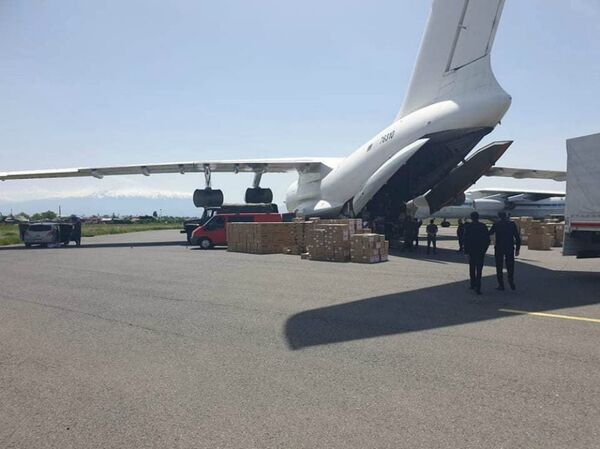 Сиань не подвел: на коробках с помощью для Гюмри китайцы написали друг познается в беде Сиань не подвел: на коробках с помощью для Гюмри китайцы написали друг познается в беде - Sputnik Армения