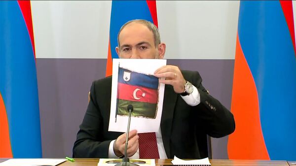 Алиев героизирует нациста Расулзаде: Пашинян объяснил нападки Баку на Гарегина Нжде Алиев героизирует нациста Расулзаде: Пашинян объяснил нападки Баку на Гарегина Нжде - Sputnik Армения
