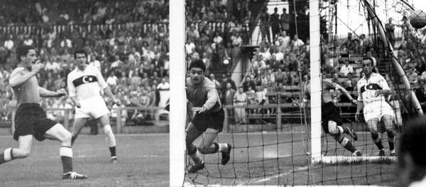 Футбольный матч между сборными Германии и Турции на Чемпионате мира (23 июня 1954). Цюрих - Sputnik Армения