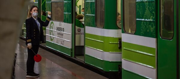 Метрополитен в период пандемии после введения масочного режима (18 мая 2020). Еревaн - Sputnik Армения