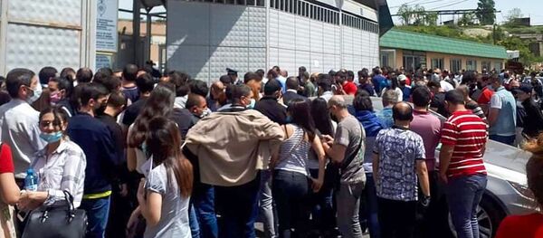 Очередь у учетно-экзаменационного отдела дорожной полиции (18 мая 2020). Еревaн - Sputnik Արմենիա