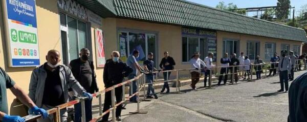 Вход в учетно-экзаменационного отдел дорожной полиции (19 мая 2020). Еревaн Вход в учетно-экзаменационного отдел дорожной полиции (19 мая 2020). Еревaн - Sputnik Արմենիա