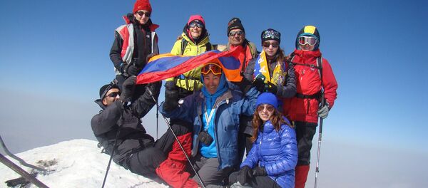 Армянские альпинисты на горе Арарат Армянские альпинисты на горе Арарат - Sputnik Արմենիա