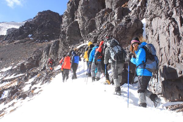 Армянские альпинисты на горе Демавенд Армянские альпинисты на горе Демавенд - Sputnik Армения