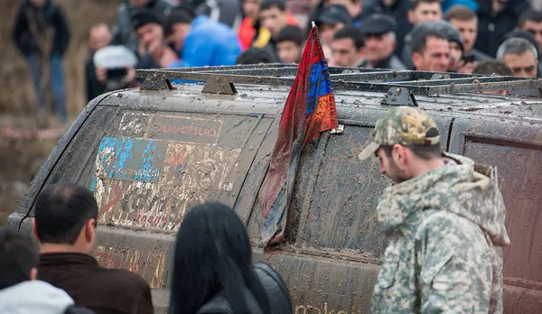 Мотор Cherokee издавал звуки маленьких взрывов, но с помощью сопровождающего, который хорошенько поколдовал над ним, прошел гонку до конца Мотор Cherokee издавал звуки маленьких взрывов, но с помощью сопровождающего, который хорошенько поколдовал над ним, прошел гонку до конца - Sputnik Армения