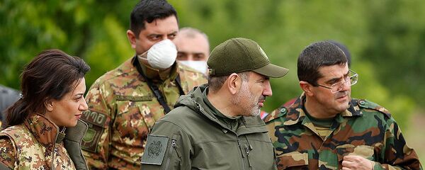 Премьер-министр Армении Никол Пашинян и новоизбранный президент Карабаха Араик Арутюнян посетили воинские части (9 мая 2020). Карабах Премьер-министр Армении Никол Пашинян и новоизбранный президент Карабаха Араик Арутюнян посетили воинские части (9 мая 2020). Карабах - Sputnik Արմենիա