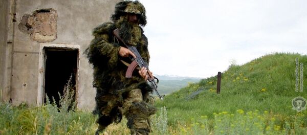 Армянский военнослужащий во время учений Армянский военнослужащий во время учений - Sputnik Армения
