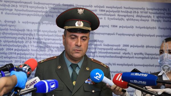 Начальник военного университета имени В.Саркисяна Хачатур Хачатрян отвечает на вопросы журналистов (19 мая 2020). Еревaн - Sputnik Армения
