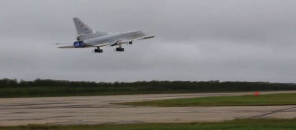 Дальние бомбардировщики Ту-22М3 совершили полет над Черным морем - Sputnik Армения