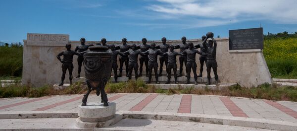 Акт вандализма: неизвестные украли памятники тренеров скульптурной композиции Арарат-73 (20 мая 2020). Еревaн Акт вандализма: неизвестные украли памятники тренеров скульптурной композиции Арарат-73 (20 мая 2020). Еревaн - Sputnik Արմենիա