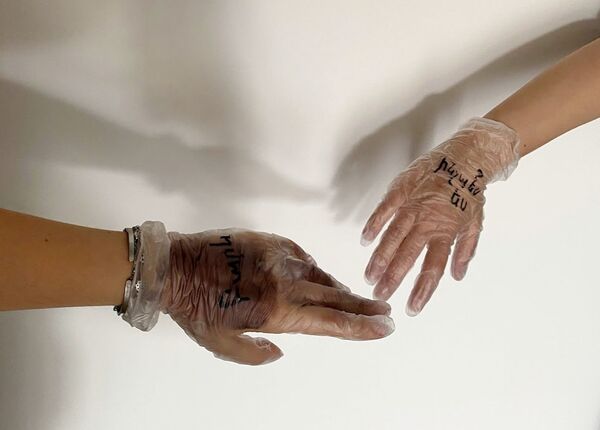 Как превратить медицинские перчатки в модный аксессуар Как превратить медицинские перчатки в модный аксессуар - Sputnik Армения