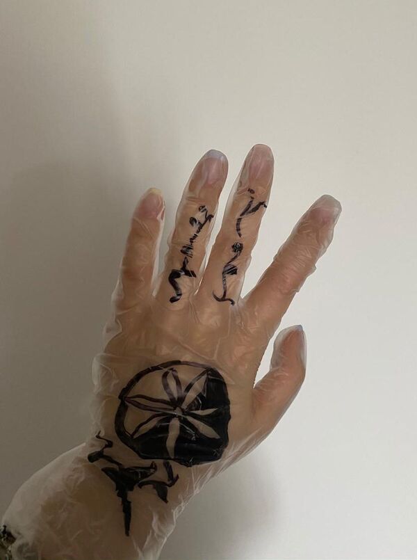 Как превратить медицинские перчатки в модный аксессуар Как превратить медицинские перчатки в модный аксессуар - Sputnik Армения