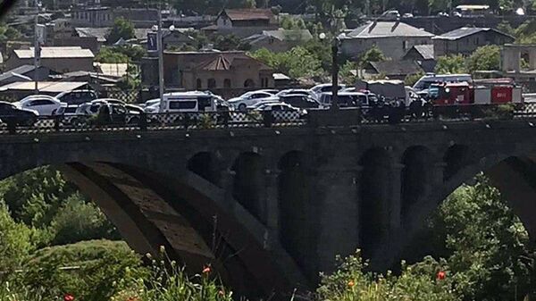 Попытка суицида на мосту Победы (20 мая 2020). Еревaн - Sputnik Արմենիա