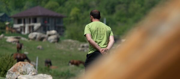 Встретивший леопарда в лесах близ села Енокаван Арман Габриелян - Sputnik Армения