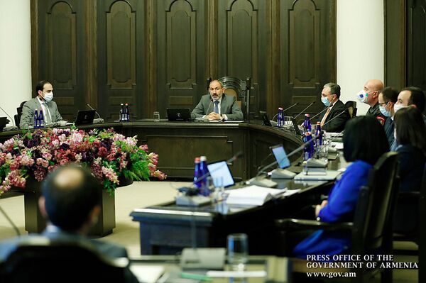 Եթե ոչինչ չփոխենք, մայիսի վերջին կունենանք 10, հունիսի կեսին` 20 հազար հիվանդ. Փաշինյան Եթե ոչինչ չփոխենք, մայիսի վերջին կունենանք 10, հունիսի կեսին` 20 հազար հիվանդ. Փաշինյան - Sputnik Արմենիա