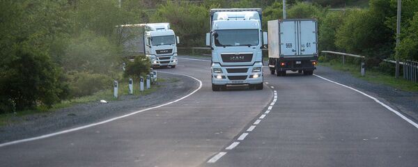 Фуры на межгосударственной трассе M-4 Фуры на межгосударственной трассе M-4 - Sputnik Արմենիա