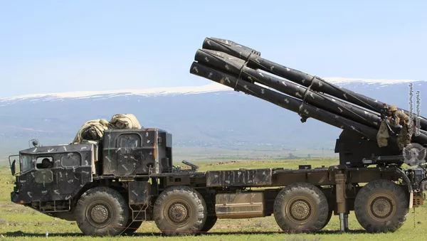 Крупномасштабные тактические учения военного училища Баграмян с применением оперативных тактических ракетных установок и систем залпового огня Смерч (21 мая 2020). - Sputnik Армения