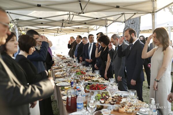 Пашинян: в Арцахе победили силы, поддерживавшие бархатную революцию 2018 года - Sputnik Армения