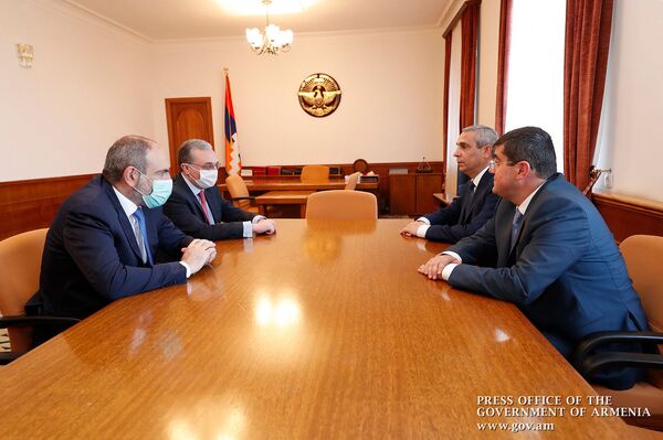 Первая официальная встреча Арутюняна и Пашиняна - что обсуждали? - Sputnik Армения