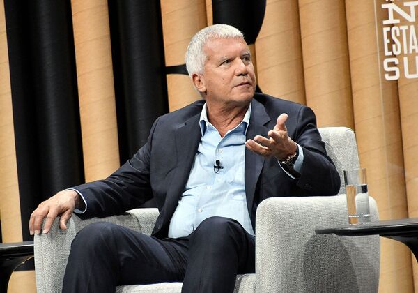 Сорри, но ты - идиот: хулиган от искусства Гагосян рассказал, как выжить в пандемию - Sputnik Армения