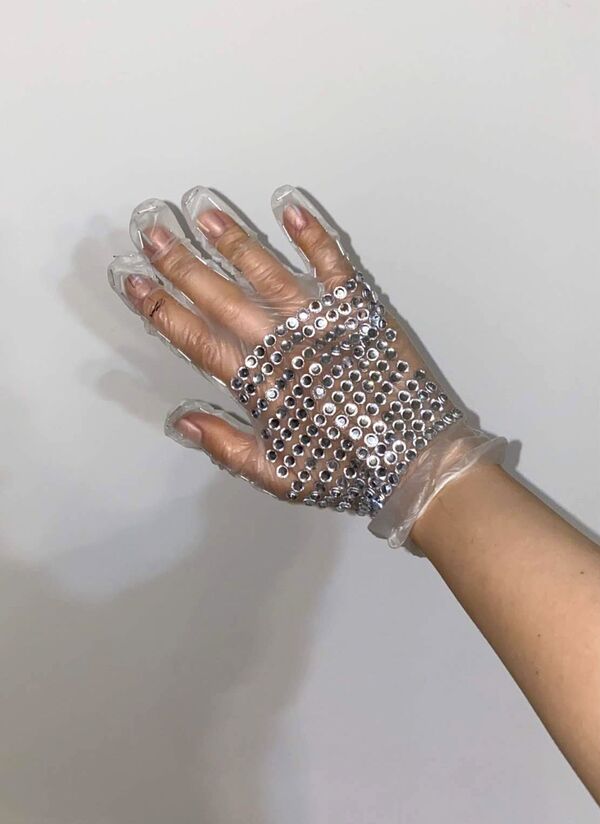 Как превратить медицинские перчатки в модный аксессуар Как превратить медицинские перчатки в модный аксессуар - Sputnik Армения