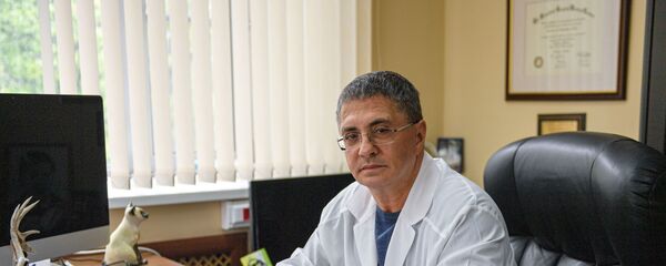 Главный врач городской клинической больницы №71 имени М. Е. Жадкевича Александр Мясников - Sputnik Армения