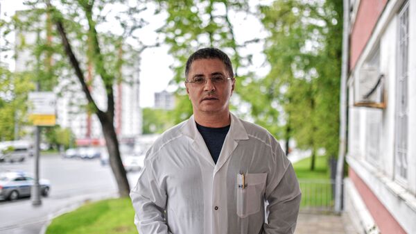 Главный врач городской клинической больницы №71 имени М. Е. Жадкевича Александр Мясников - Sputnik Армения