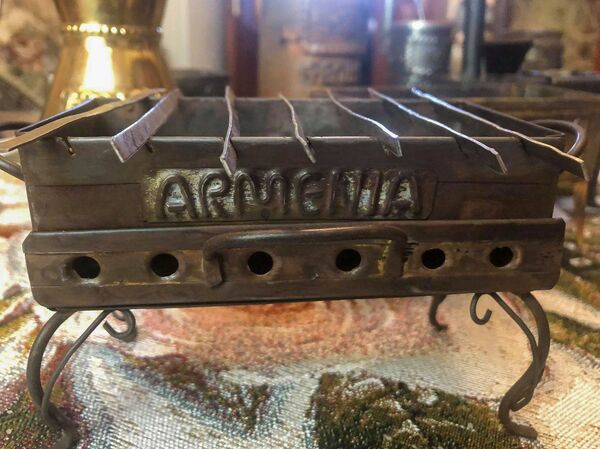 Վարչապետի` Իջևանի տան «փեջից» են սարքում. Մկրտչյաններին կերակրող արհեստի գաղտնիքը - Sputnik Արմենիա