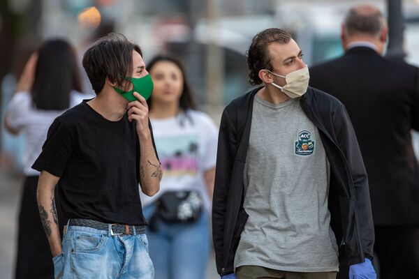 Սև, սպիտակ, մոխրագույն․ ի՞նչ վտանգներ են պարունակում հայերի սիրած գունավոր դիմակները Սև, սպիտակ, մոխրագույն․ ի՞նչ վտանգներ են պարունակում հայերի սիրած գունավոր դիմակները - Sputnik Արմենիա