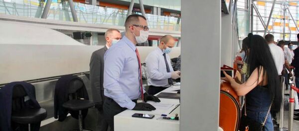 Граждане России возвращаются на родину рейсом Ереван-Воронеж (23 мая 2020). Еревaн - Sputnik Армения