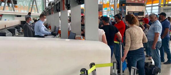 Граждане России возвращаются на родину рейсом Ереван-Воронеж (23 мая 2020). Еревaн - Sputnik Армения