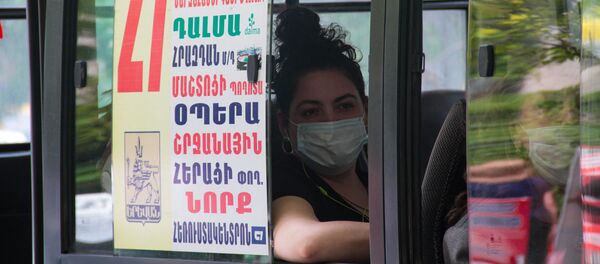 Транспорт в период пандемии после введения масочного режима (18 мая 2020). Еревaн Транспорт в период пандемии после введения масочного режима (18 мая 2020). Еревaн - Sputnik Армения