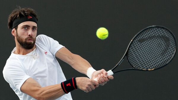 Грузинский теннисист Николоз Басилашвили во время второго раунда одиночного матча на Открытом чемпионате Австралии по теннису против испанца Фернандо Вердаско (23 января 2020). Мельбурн - Sputnik Армения
