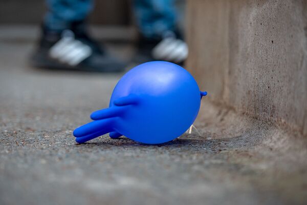 Обратная сторона масок и перчаток, или Кому угрожают коронавирусные отходы в Армении - Sputnik Армения