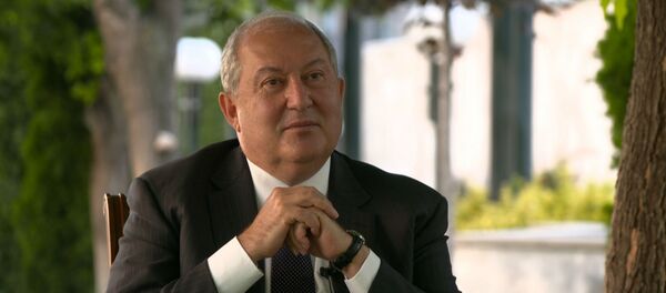 Президент Армен Саркисян дает интервью на свежем воздухе Президент Армен Саркисян дает интервью на свежем воздухе - Sputnik Արմենիա