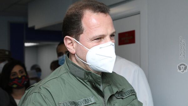 Министр обороны Давид Тоноян посетил центральный клинический военный госпиталь (25 мая 2020). Еревaн - Sputnik Արմենիա