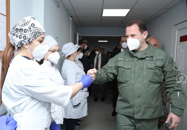 В военном госпитале Еревана отремонтированы три отделения – Тоноян ознакомился с работами В военном госпитале Еревана отремонтированы три отделения – Тоноян ознакомился с работами - Sputnik Армения