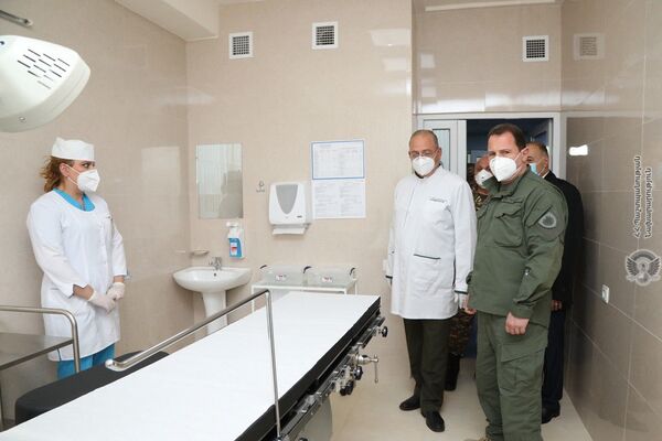 Վերանորոգված և նոր կահավորված հիվանդասենյակներ. նախարարն այցելել է ՊՆ կենտրոնական հոսպիտալ Վերանորոգված և նոր կահավորված հիվանդասենյակներ. նախարարն այցելել է ՊՆ կենտրոնական հոսպիտալ - Sputnik Արմենիա